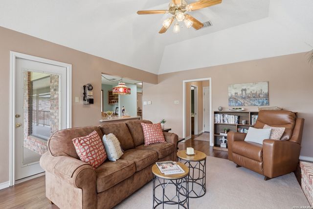 10445 Montanio Dr, New Braunfels, TX 78132
