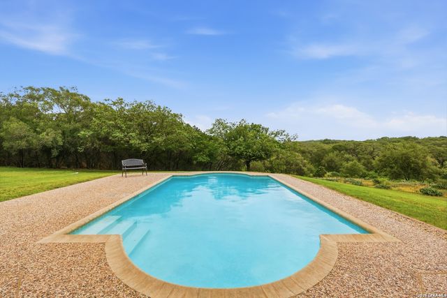 10445 Montanio Dr, New Braunfels, TX 78132