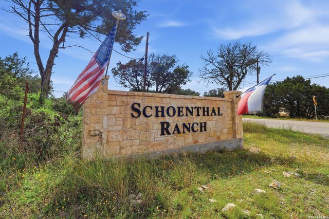 10445 Montanio Dr, New Braunfels, TX 78132
