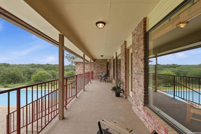 10445 Montanio Dr, New Braunfels, TX 78132
