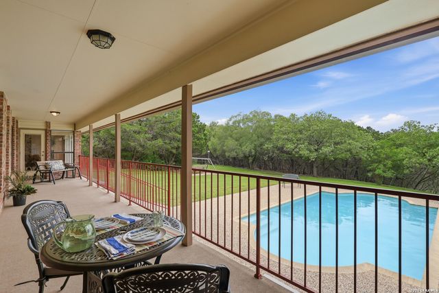10445 Montanio Dr, New Braunfels, TX 78132