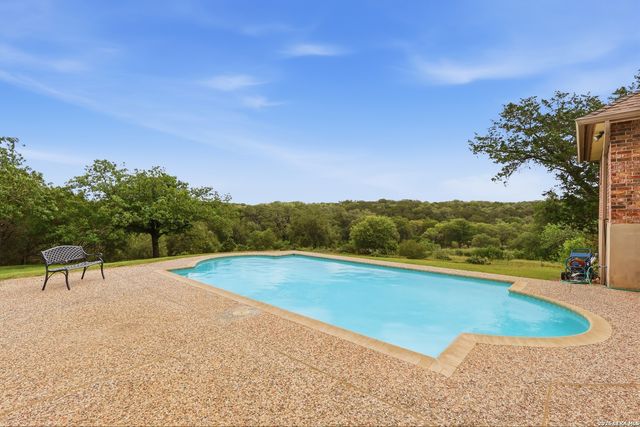 10445 Montanio Dr, New Braunfels, TX 78132