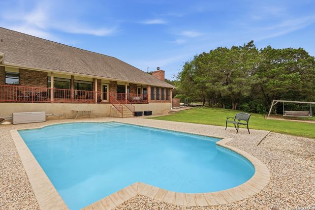 10445 Montanio Dr, New Braunfels, TX 78132