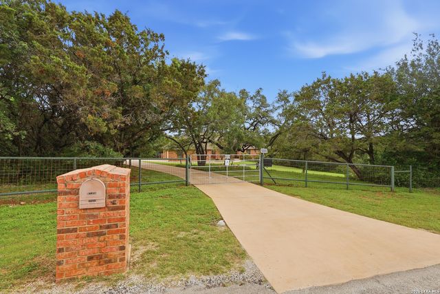 10445 Montanio Dr, New Braunfels, TX 78132