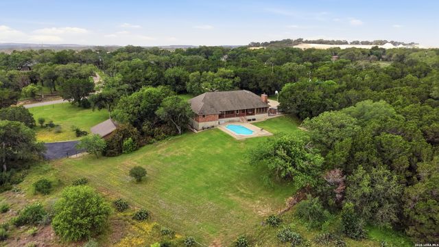 10445 Montanio Dr, New Braunfels, TX 78132