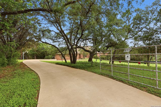 10445 Montanio Dr, New Braunfels, TX 78132