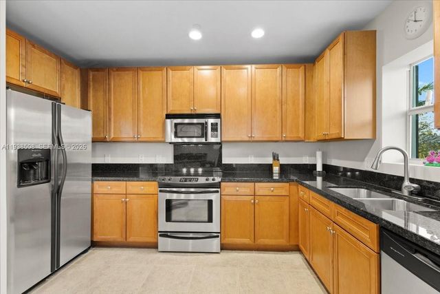 630 SE 15th St 3, Fort Lauderdale, FL 33316