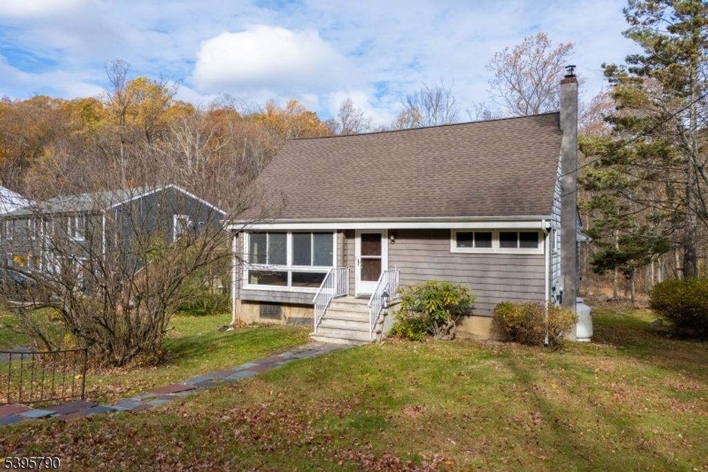 26 Comanche Ave, Rockaway Twp., NJ 07866