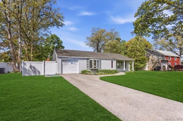 14 Lurcott Lane, Central Islip, NY 11722