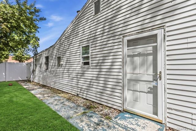 14 Lurcott Lane, Central Islip, NY 11722