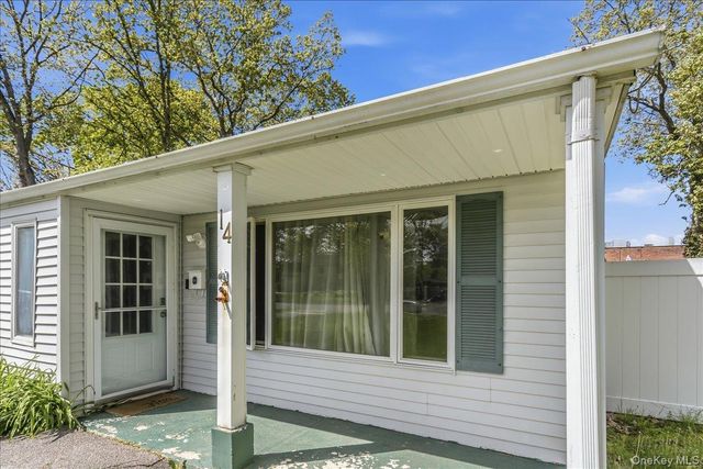 14 Lurcott Lane, Central Islip, NY 11722