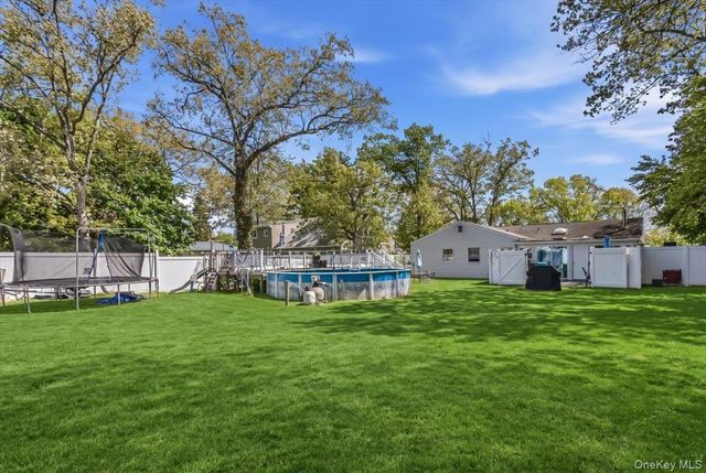 14 Lurcott Lane, Central Islip, NY 11722