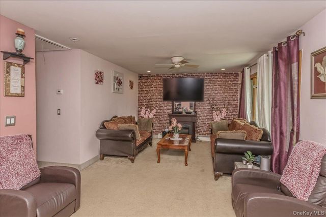 14 Lurcott Lane, Central Islip, NY 11722