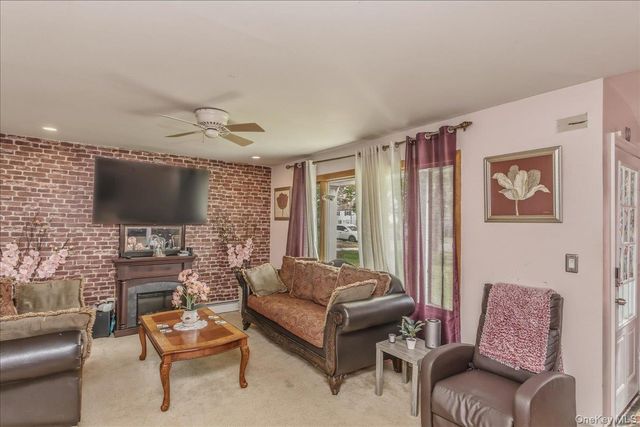 14 Lurcott Lane, Central Islip, NY 11722