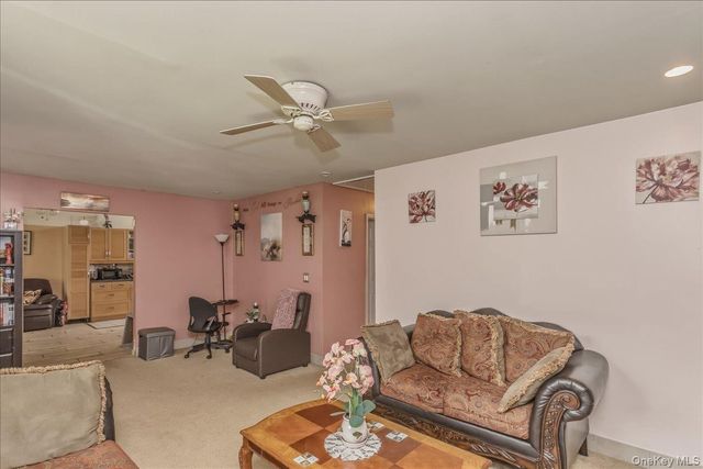 14 Lurcott Lane, Central Islip, NY 11722