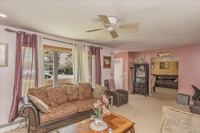 14 Lurcott Lane, Central Islip, NY 11722