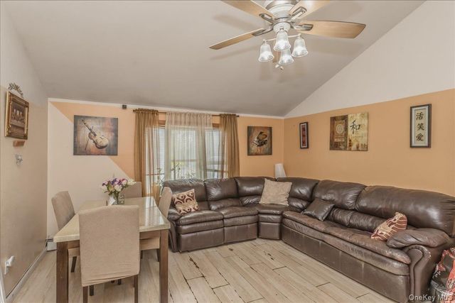 14 Lurcott Lane, Central Islip, NY 11722