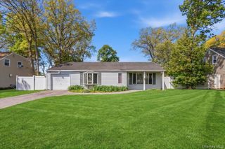14 Lurcott Lane, Central Islip, NY 11722