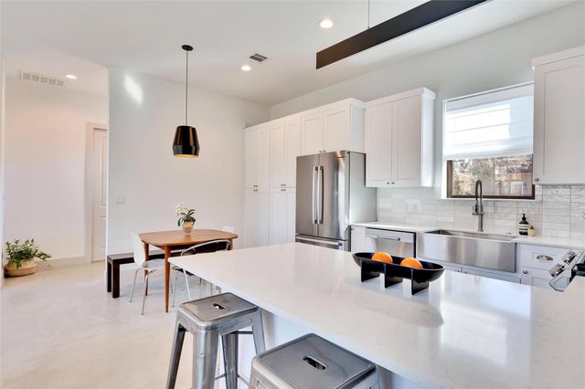 2105 Pennsylvania Ave 2, Austin, TX 78702