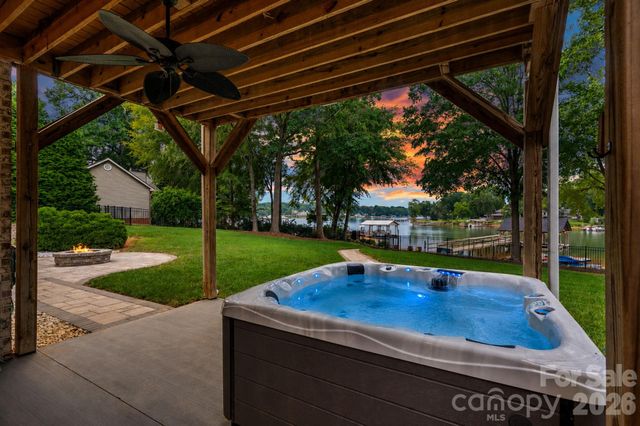 160 Malibu Road, Mooresville, NC 28117