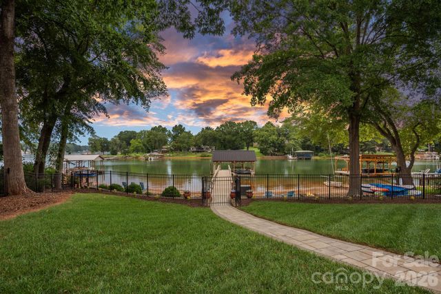 160 Malibu Road, Mooresville, NC 28117