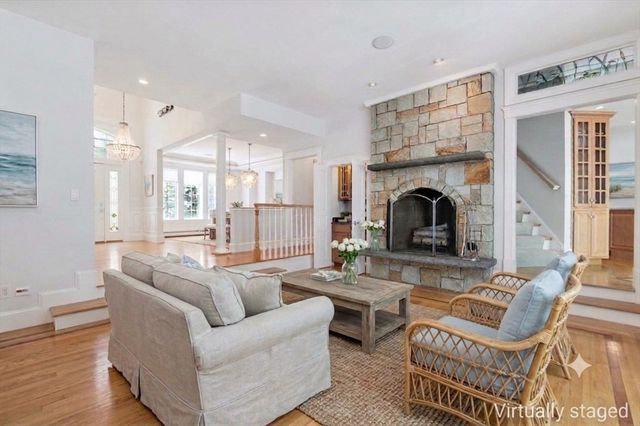 20 Eagle Dr, Mashpee, MA 02649