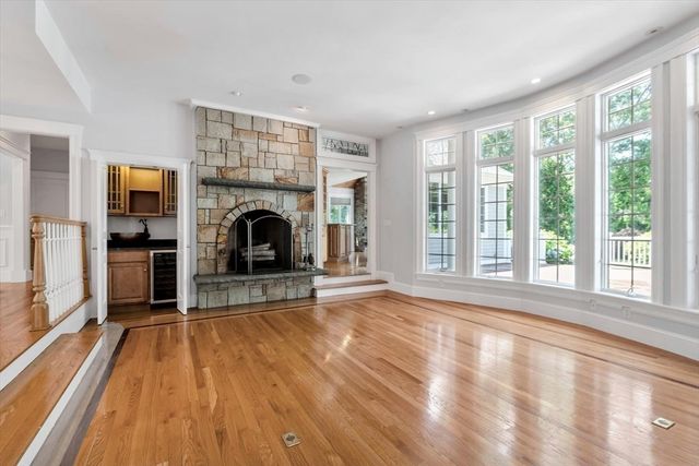 20 Eagle Dr, Mashpee, MA 02649