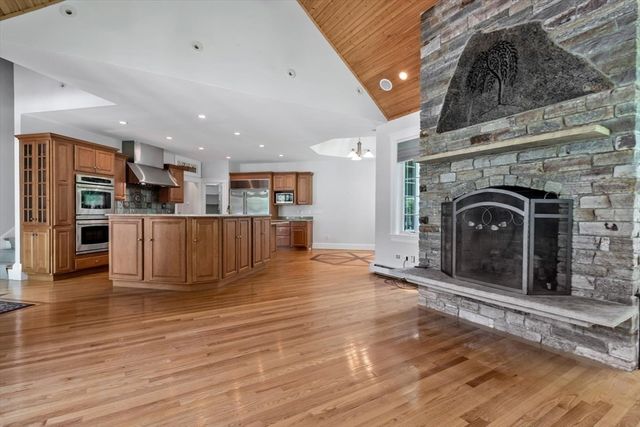 20 Eagle Dr, Mashpee, MA 02649