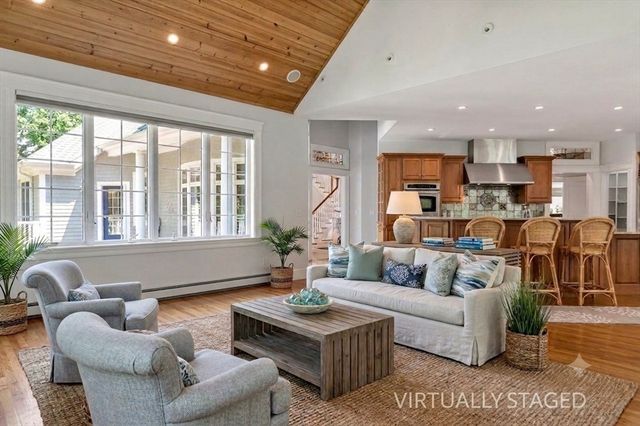 20 Eagle Dr, Mashpee, MA 02649