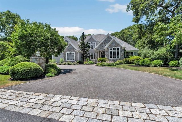 20 Eagle Dr, Mashpee, MA 02649