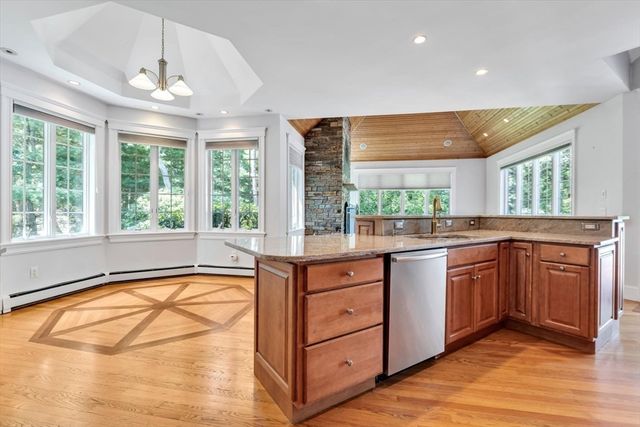 20 Eagle Dr, Mashpee, MA 02649