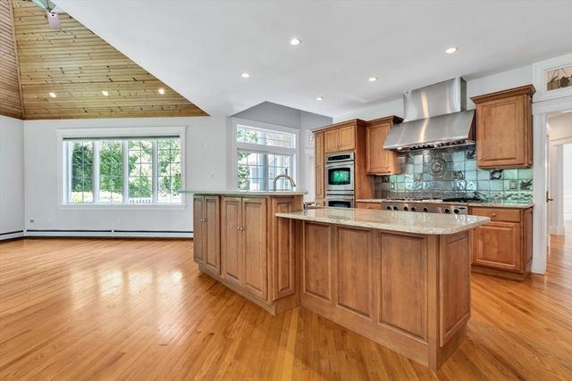 20 Eagle Dr, Mashpee, MA 02649