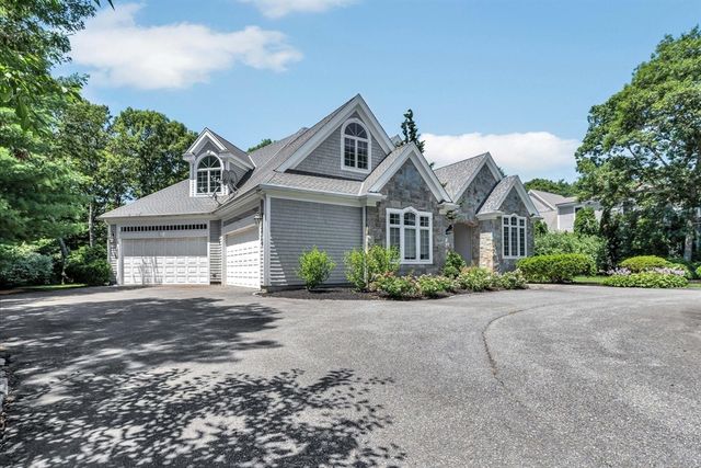 20 Eagle Dr, Mashpee, MA 02649