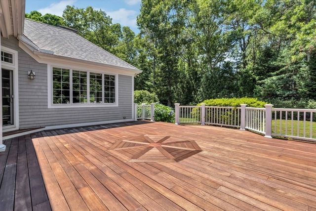 20 Eagle Dr, Mashpee, MA 02649