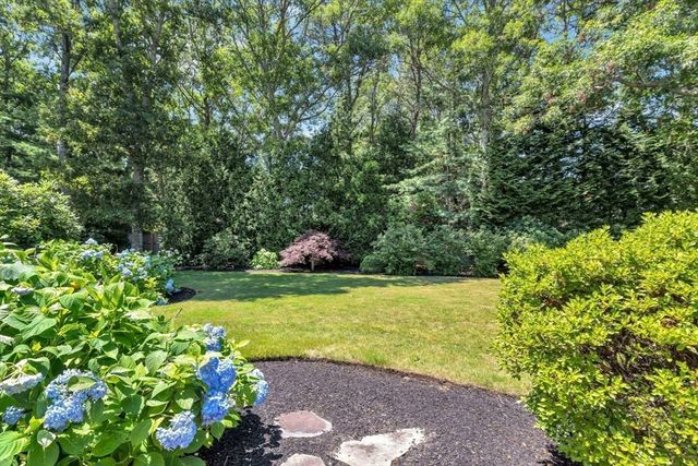 20 Eagle Dr, Mashpee, MA 02649