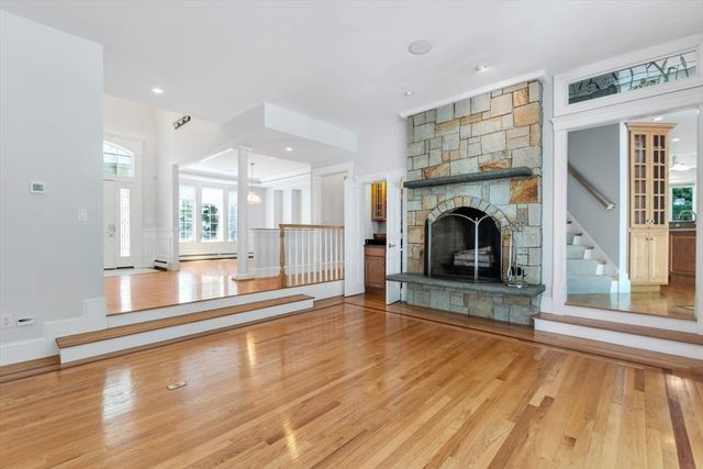 20 Eagle Dr, Mashpee, MA 02649