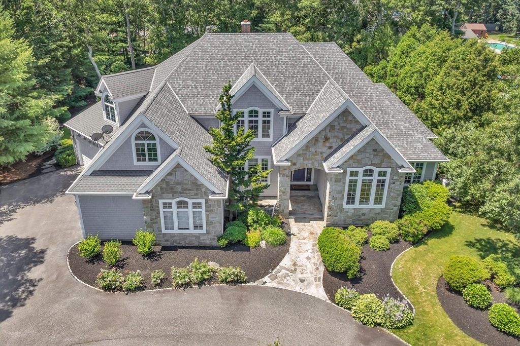 20 Eagle Dr, Mashpee, MA 02649
