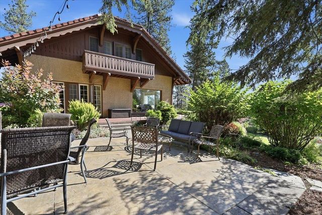 9227 N Mountain View Ln, Spokane, WA 99218