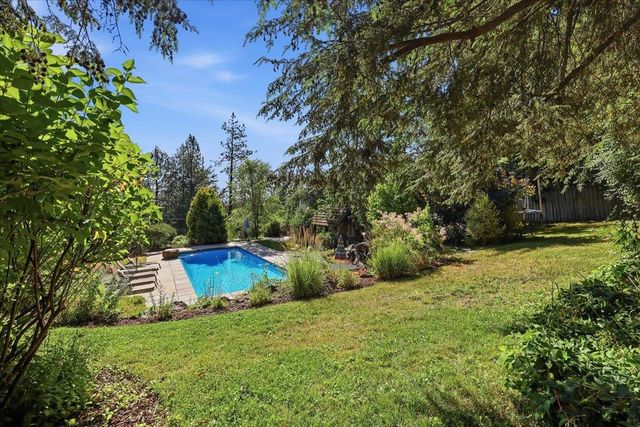 9227 N Mountain View Ln, Spokane, WA 99218