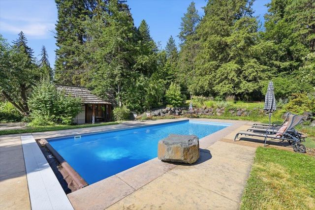 9227 N Mountain View Ln, Spokane, WA 99218