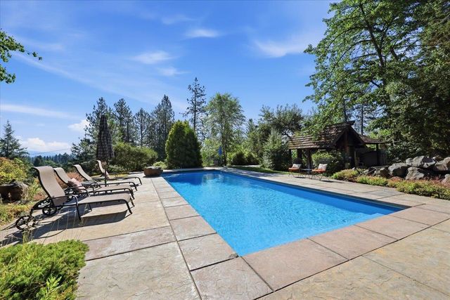 9227 N Mountain View Ln, Spokane, WA 99218