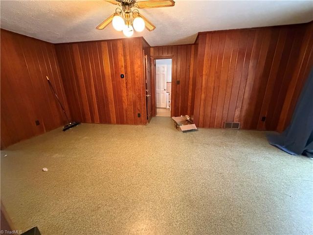 394 Stanleyville Manor Avenue, Rural Hall, NC 27045