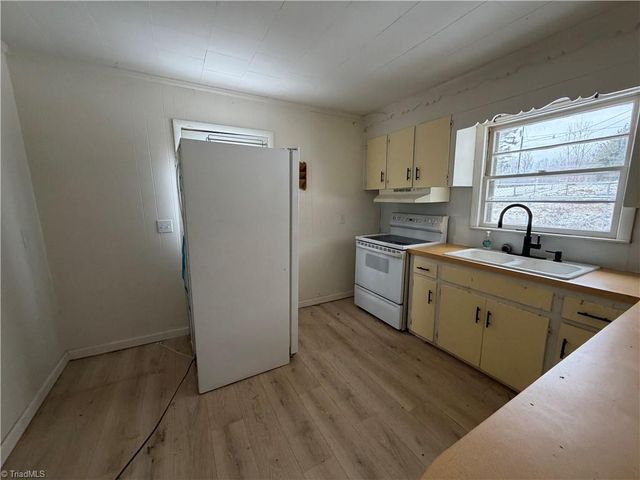 394 Stanleyville Manor Avenue, Rural Hall, NC 27045