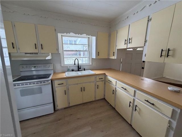 394 Stanleyville Manor Avenue, Rural Hall, NC 27045