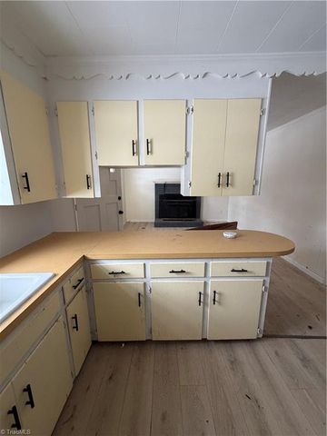 394 Stanleyville Manor Avenue, Rural Hall, NC 27045