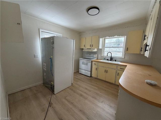 394 Stanleyville Manor Avenue, Rural Hall, NC 27045