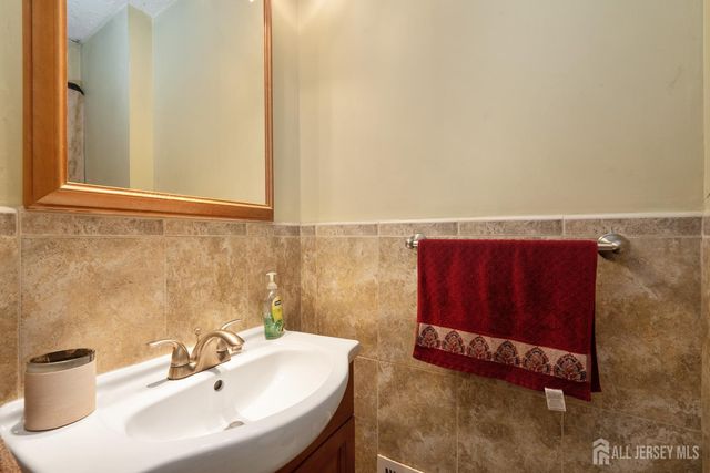 17 David Drive, North Brunswick, NJ 08902