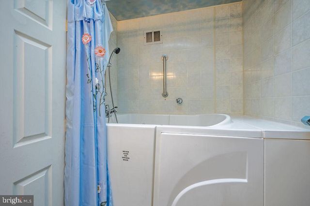 12322 WYNDOM RD, Philadelphia, PA 19154
