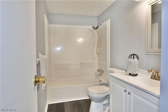 3678 Oakview Drive, Girard, OH 44420