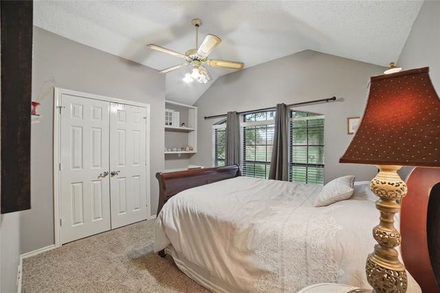 911 Crest Meadow Lane, Mesquite, TX 75181